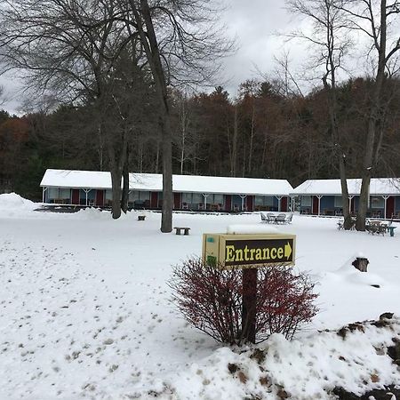 Warrensburg Inn & Suites - 6 Mi To Lake George المظهر الخارجي الصورة